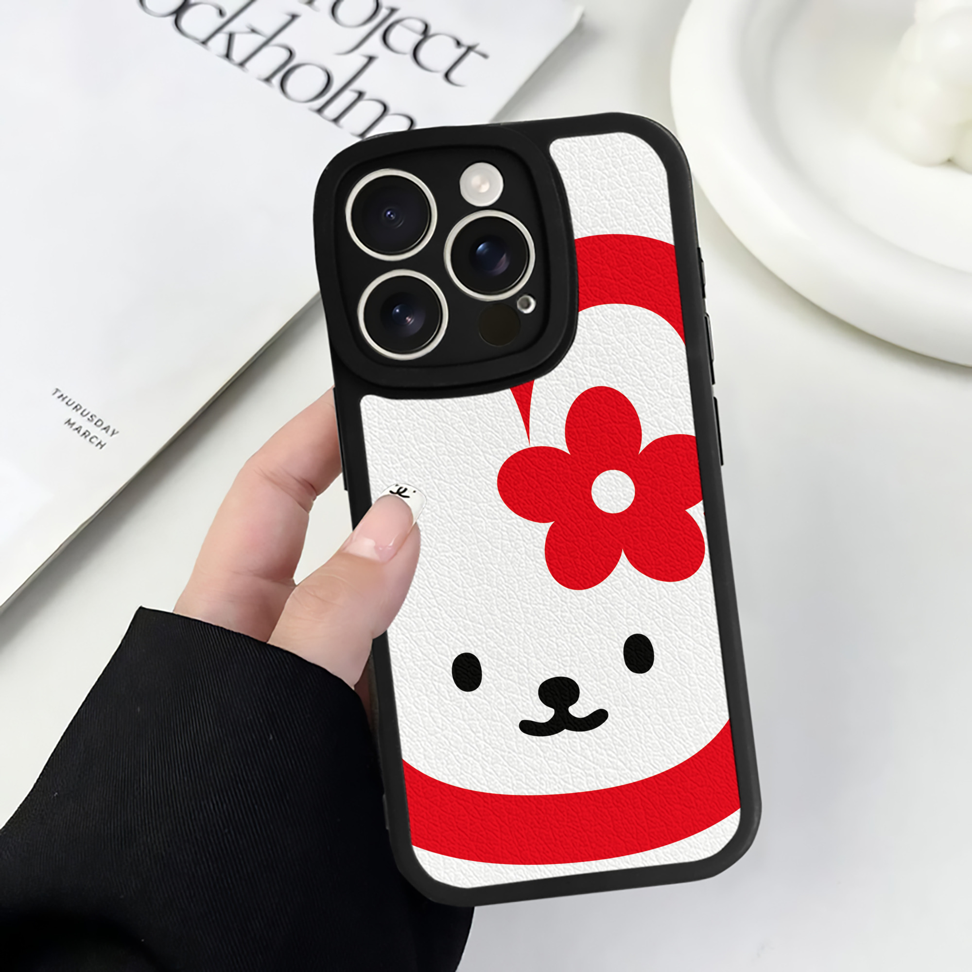 （画像用） Hello Kitty ハローキティ 【iPhone 16シリーズ対応】シリコンスマホケース（レザー調） 材質：シリコン